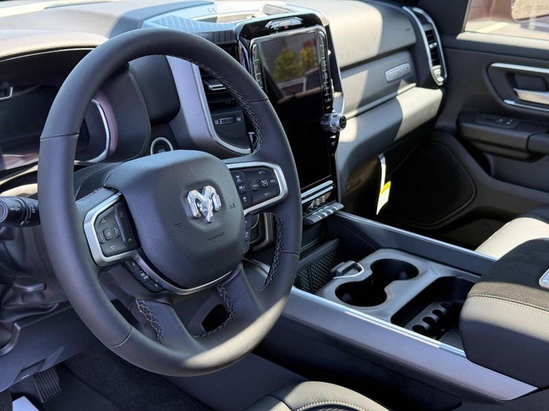 Ram 1500 Vehicle Full-screen Gallery Image 19