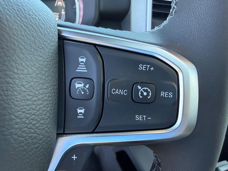 Ram 1500 Vehicle Full-screen Gallery Image 21
