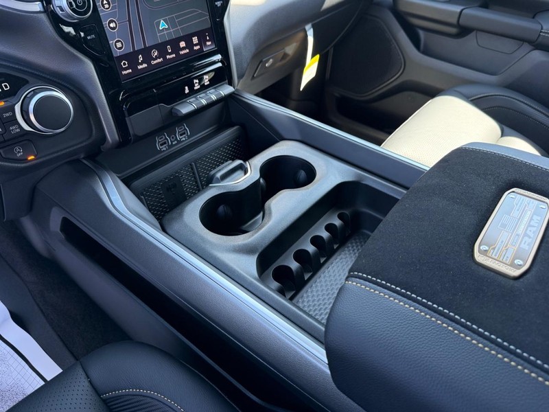 Ram 1500 Vehicle Full-screen Gallery Image 25
