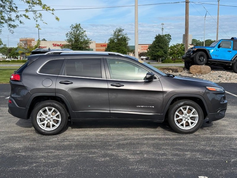 Jeep Cherokee Vehicle Full-screen Gallery Image 2