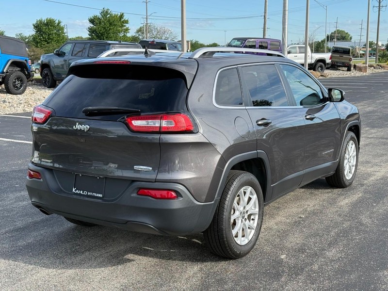 Jeep Cherokee Vehicle Full-screen Gallery Image 3