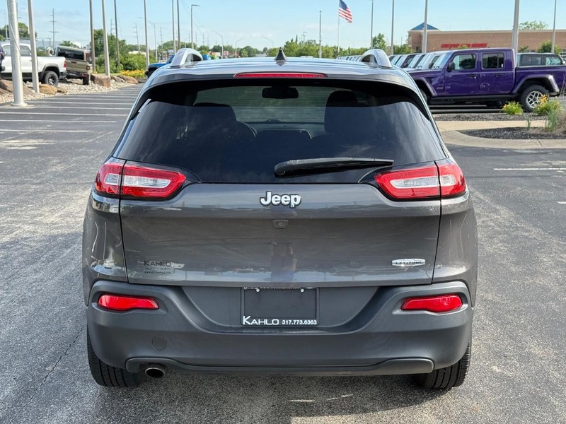 Jeep Cherokee Vehicle Full-screen Gallery Image 4