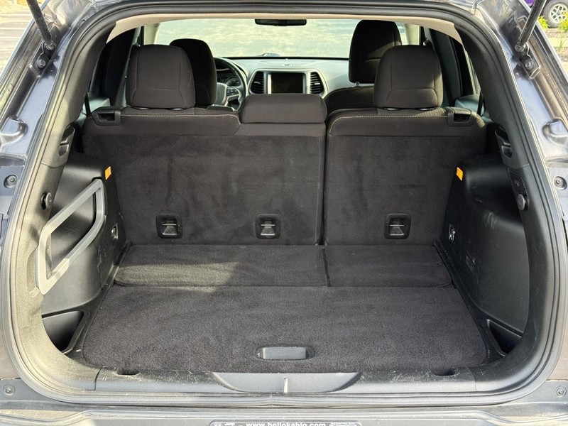 Jeep Cherokee Vehicle Full-screen Gallery Image 7