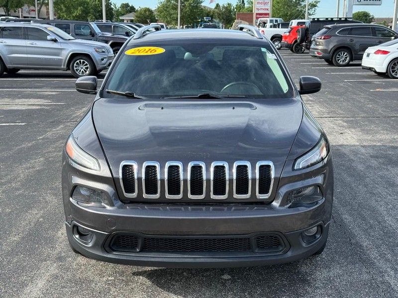 Jeep Cherokee Vehicle Full-screen Gallery Image 9