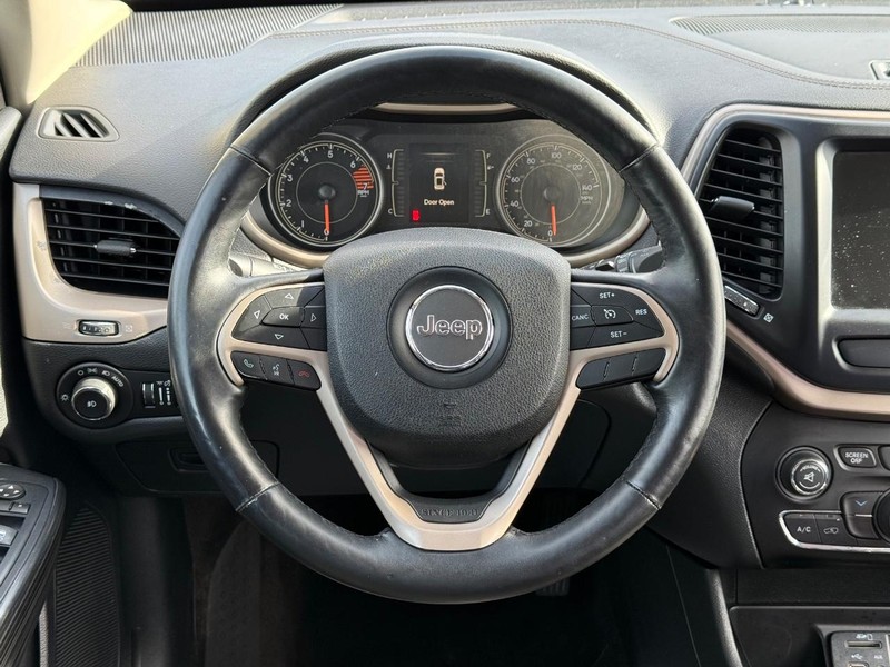 Jeep Cherokee Vehicle Full-screen Gallery Image 13