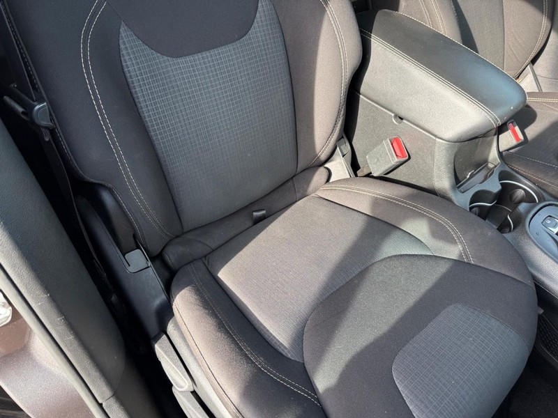 Jeep Cherokee Vehicle Full-screen Gallery Image 15