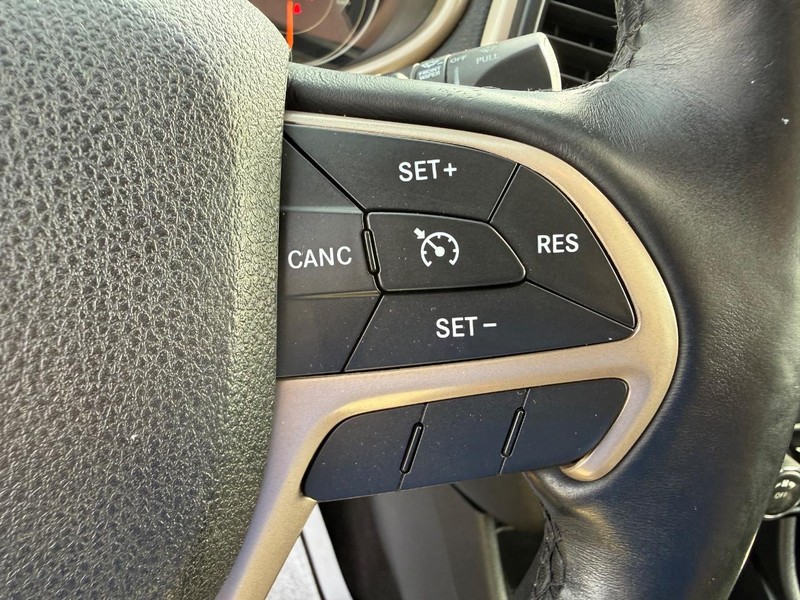 Jeep Cherokee Vehicle Full-screen Gallery Image 20