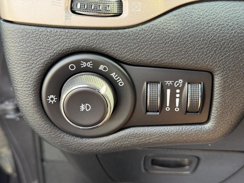 Jeep Cherokee Vehicle Full-screen Gallery Image 29