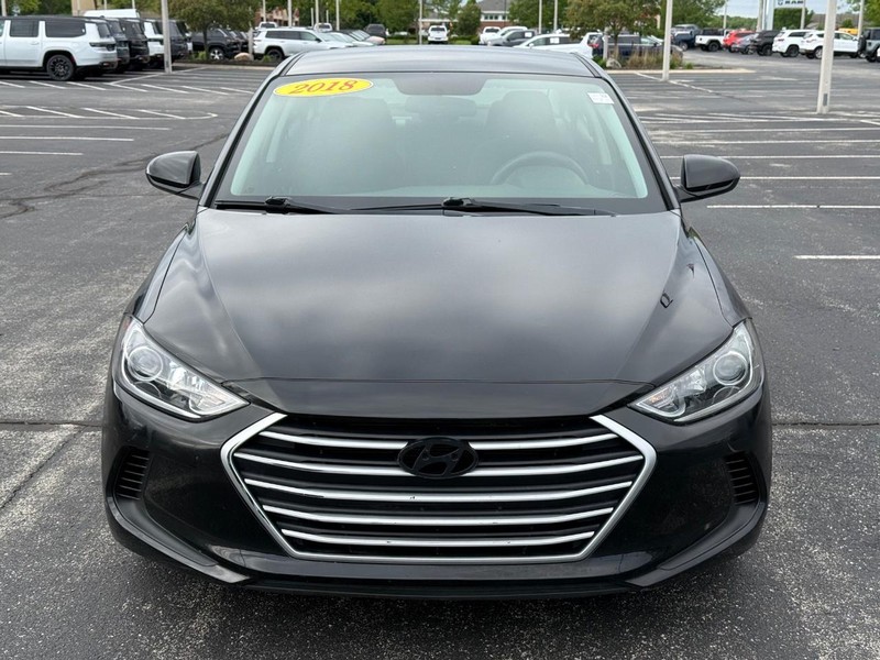Hyundai Elantra Vehicle Full-screen Gallery Image 10