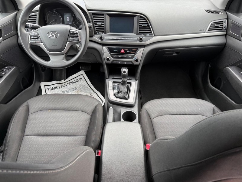 Hyundai Elantra Vehicle Full-screen Gallery Image 13