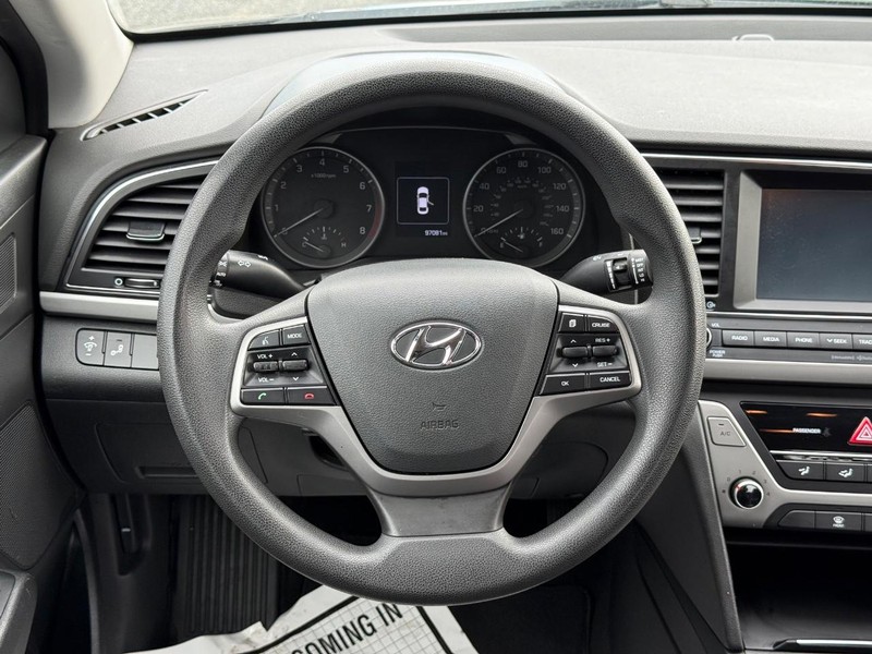 Hyundai Elantra Vehicle Full-screen Gallery Image 14