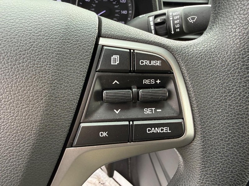 Hyundai Elantra Vehicle Full-screen Gallery Image 21