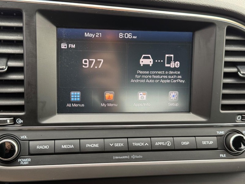 Hyundai Elantra Vehicle Full-screen Gallery Image 22