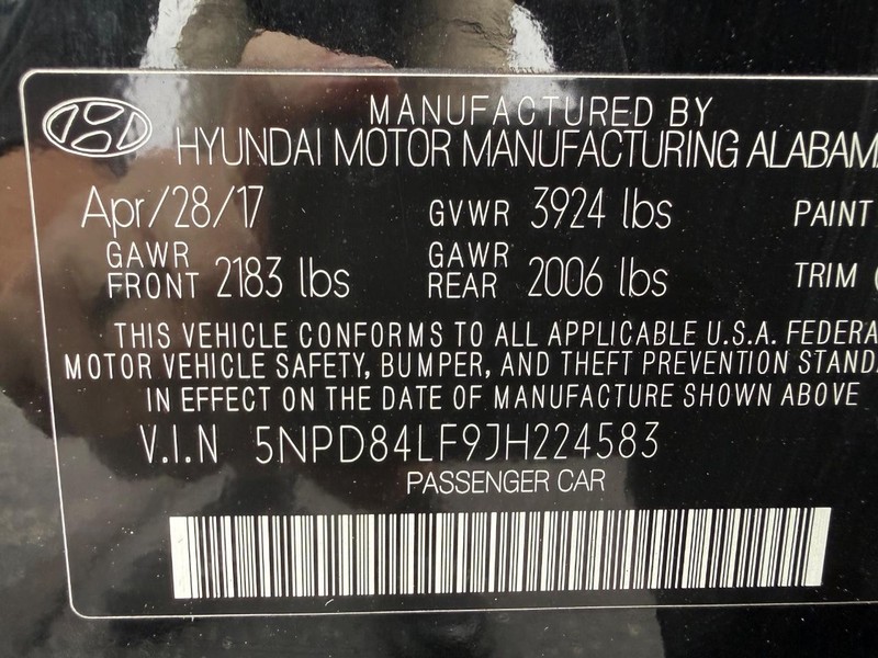 Hyundai Elantra Vehicle Full-screen Gallery Image 31