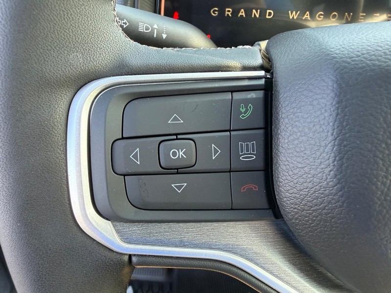 Jeep Grand Wagoneer Vehicle Full-screen Gallery Image 22