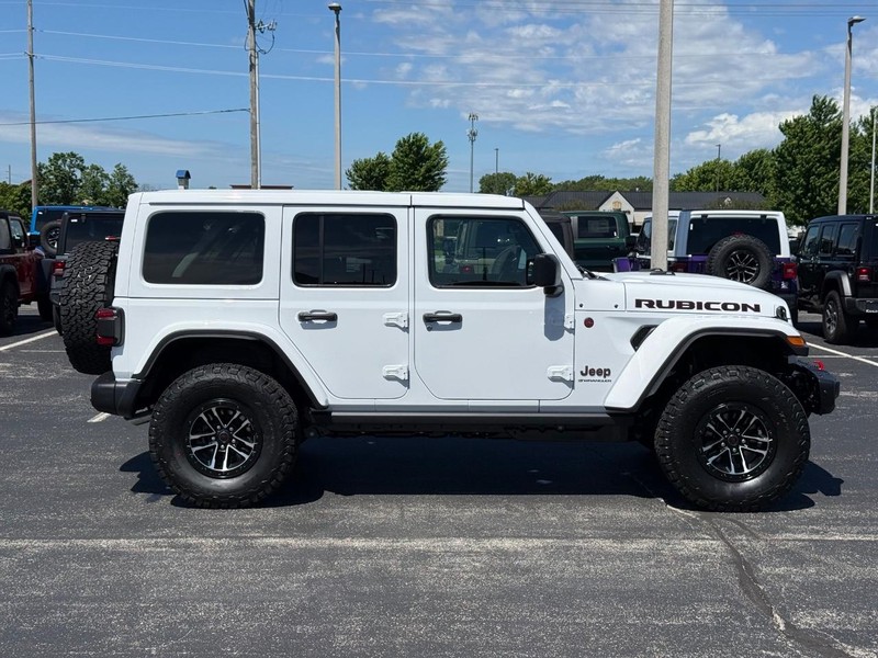 Jeep Wrangler Vehicle Full-screen Gallery Image 2