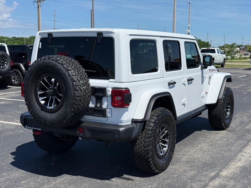 Jeep Wrangler Vehicle Full-screen Gallery Image 3