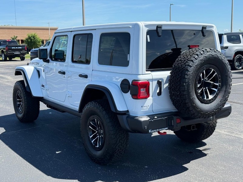 Jeep Wrangler Vehicle Full-screen Gallery Image 5