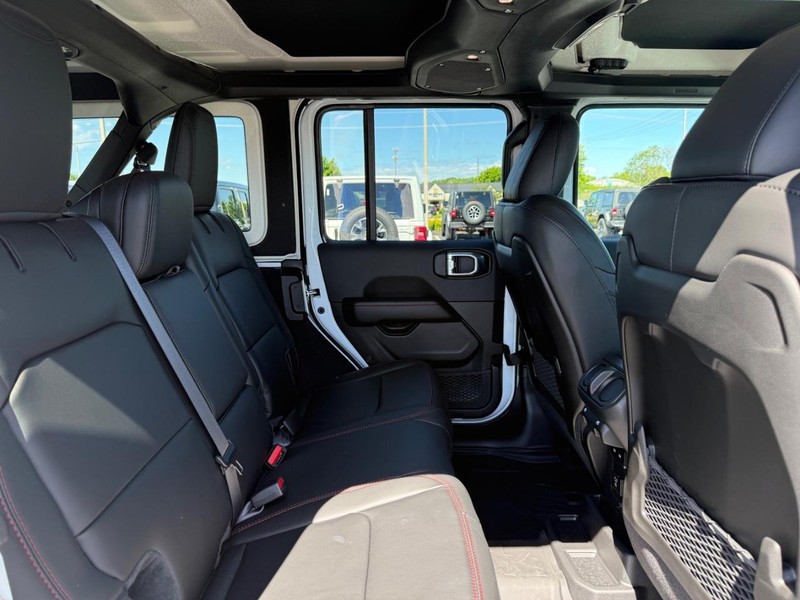 Jeep Wrangler Vehicle Full-screen Gallery Image 10
