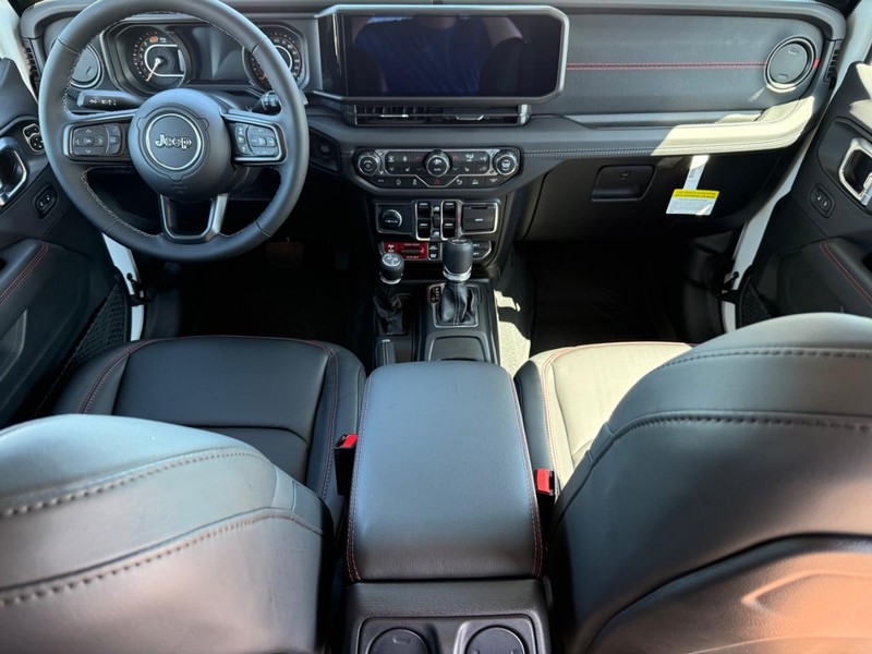 Jeep Wrangler Vehicle Full-screen Gallery Image 12