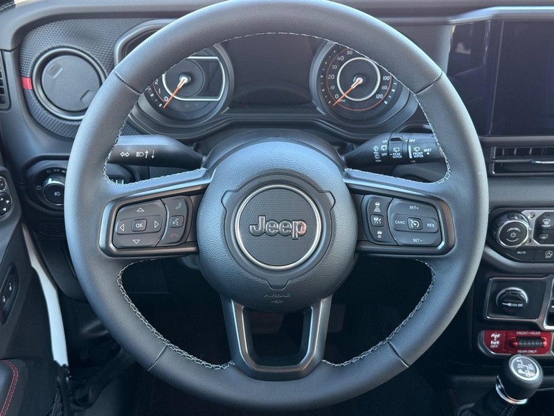 Jeep Wrangler Vehicle Full-screen Gallery Image 13