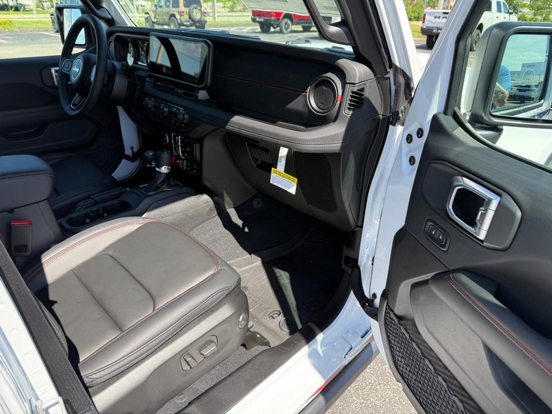 Jeep Wrangler Vehicle Full-screen Gallery Image 14