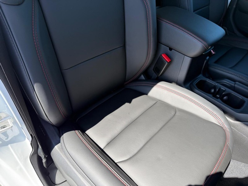 Jeep Wrangler Vehicle Full-screen Gallery Image 15