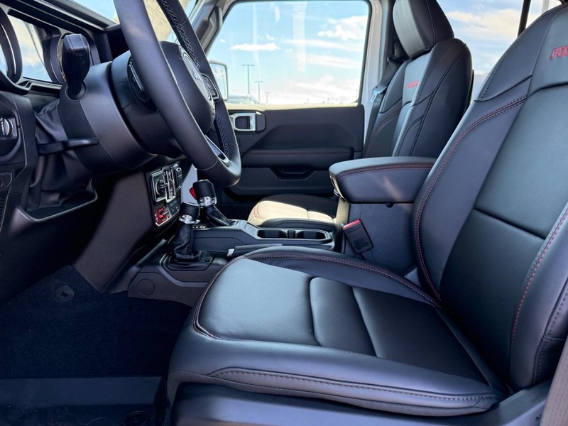Jeep Wrangler Vehicle Full-screen Gallery Image 17