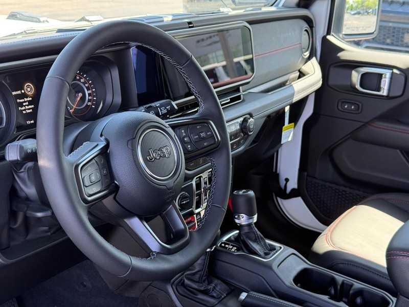Jeep Wrangler Vehicle Full-screen Gallery Image 18