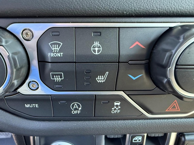 Jeep Wrangler Vehicle Full-screen Gallery Image 22