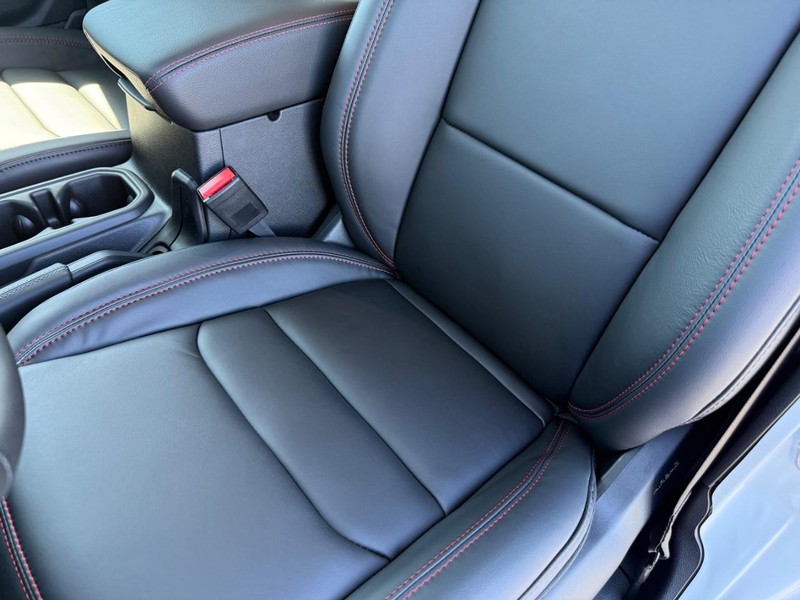 Jeep Wrangler Vehicle Full-screen Gallery Image 30