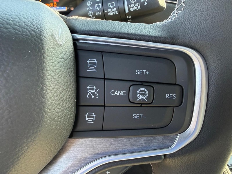 Jeep Grand Wagoneer Vehicle Full-screen Gallery Image 23