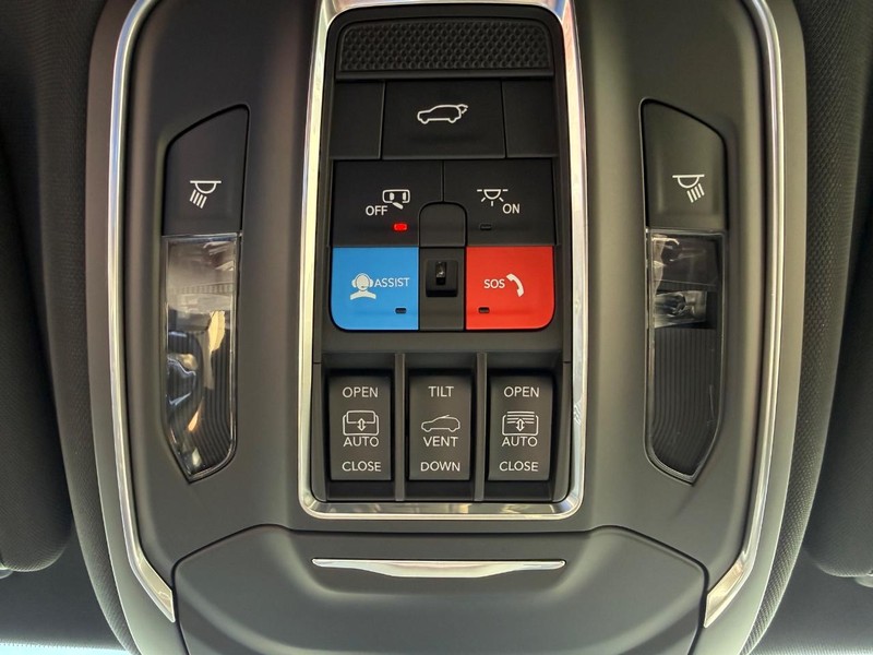 Jeep Grand Wagoneer Vehicle Full-screen Gallery Image 29