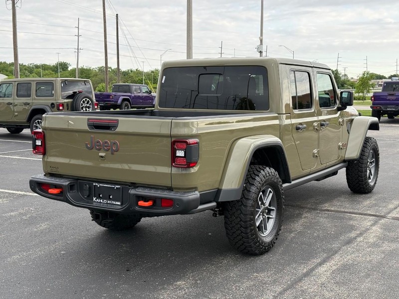 Jeep Gladiator Vehicle Full-screen Gallery Image 3