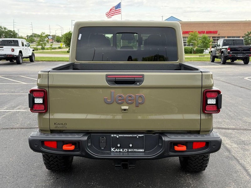 Jeep Gladiator Vehicle Full-screen Gallery Image 4