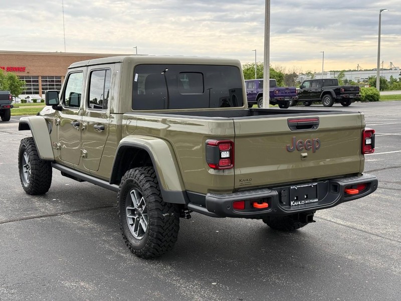 Jeep Gladiator Vehicle Full-screen Gallery Image 5