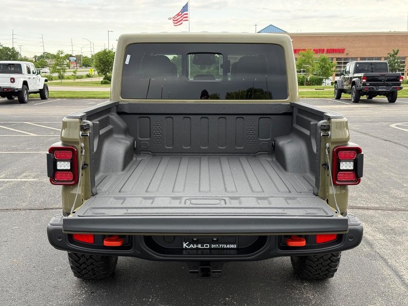 Jeep Gladiator Vehicle Full-screen Gallery Image 7