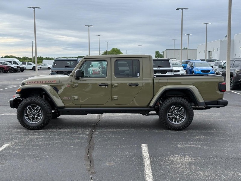 Jeep Gladiator Vehicle Full-screen Gallery Image 8