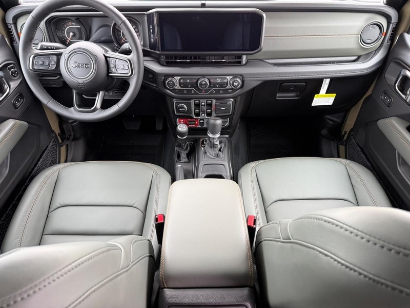 Jeep Gladiator Vehicle Full-screen Gallery Image 13