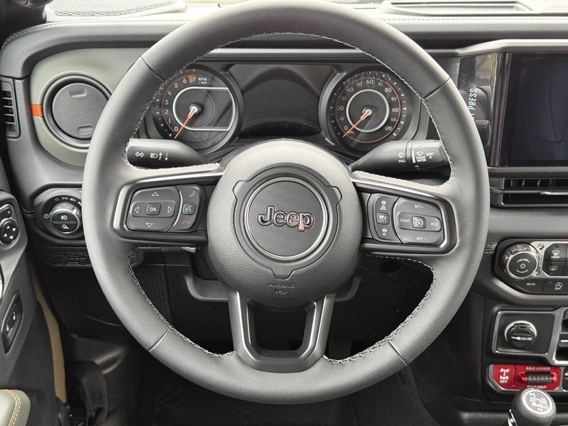 Jeep Gladiator Vehicle Full-screen Gallery Image 14