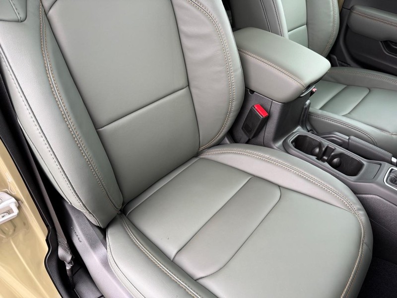 Jeep Gladiator Vehicle Full-screen Gallery Image 16