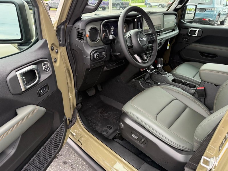 Jeep Gladiator Vehicle Full-screen Gallery Image 17