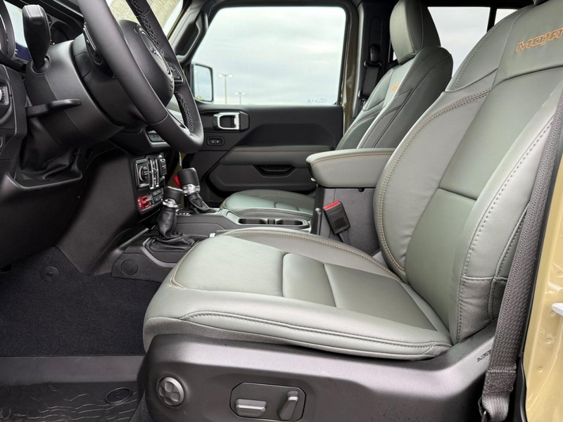 Jeep Gladiator Vehicle Full-screen Gallery Image 18