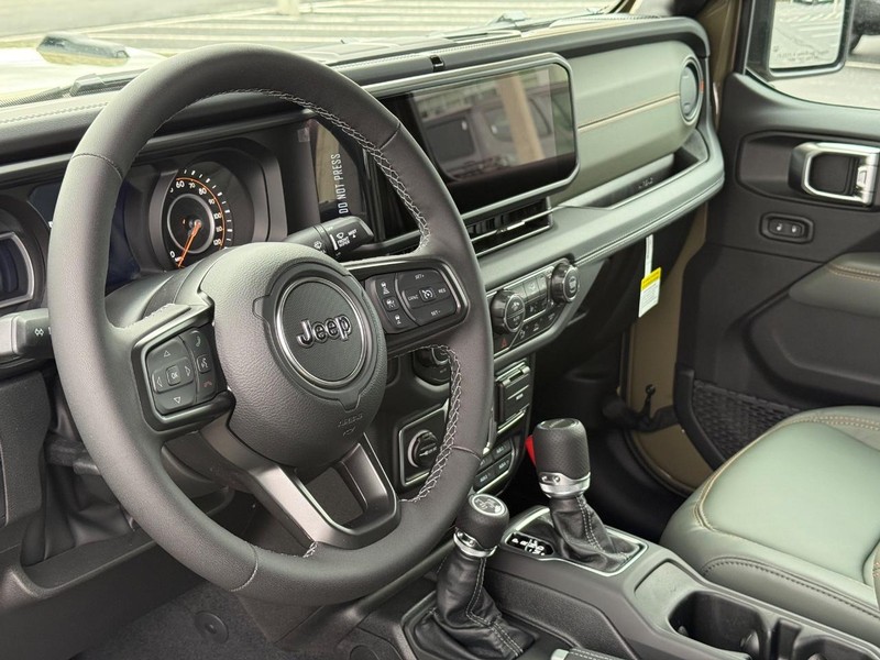 Jeep Gladiator Vehicle Full-screen Gallery Image 19
