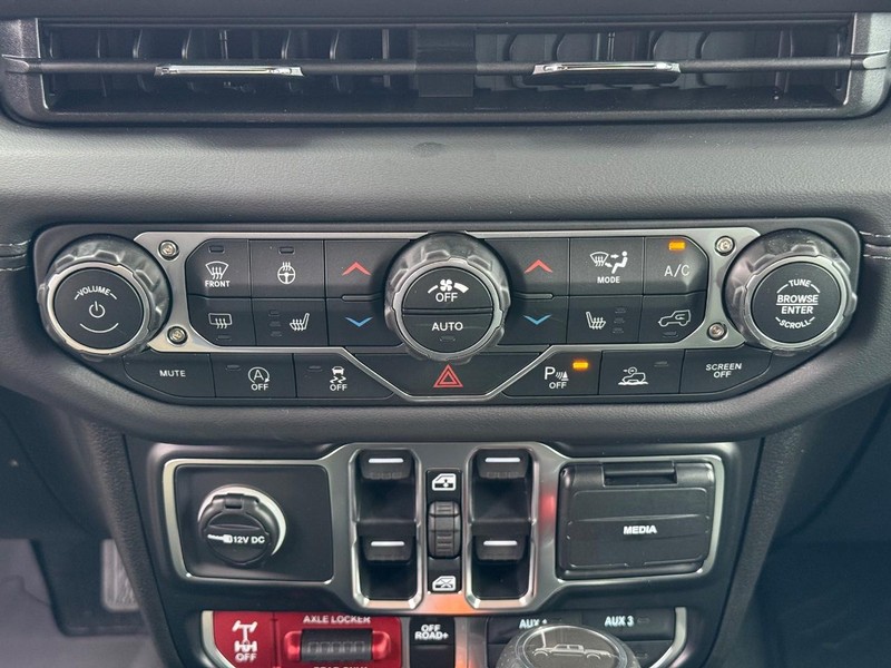 Jeep Gladiator Vehicle Full-screen Gallery Image 26
