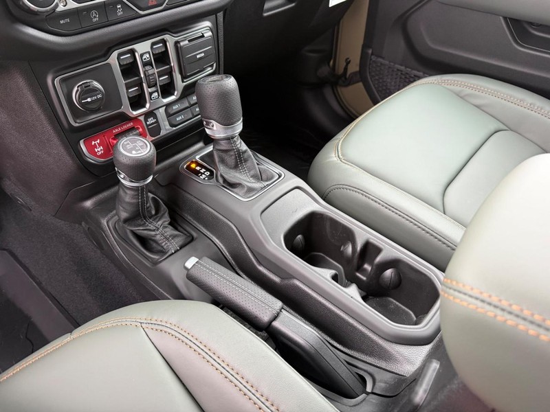 Jeep Gladiator Vehicle Full-screen Gallery Image 27