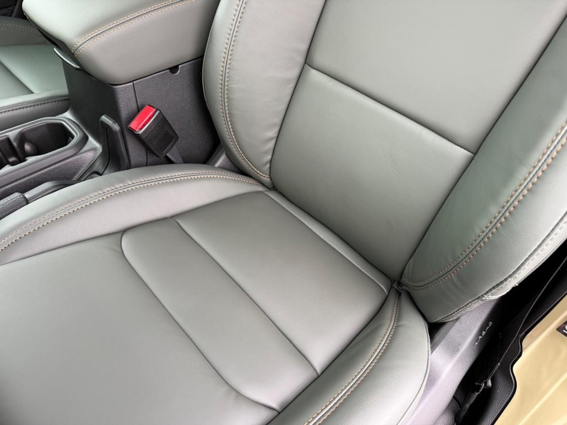 Jeep Gladiator Vehicle Full-screen Gallery Image 31