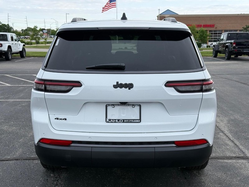 Jeep Grand Cherokee L Vehicle Full-screen Gallery Image 4