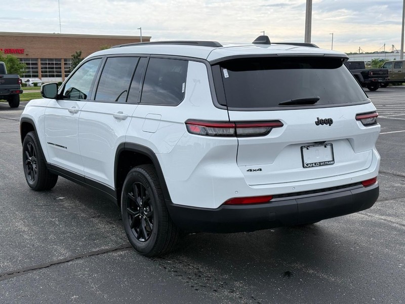 Jeep Grand Cherokee L Vehicle Full-screen Gallery Image 5