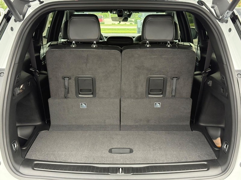 Jeep Grand Cherokee L Vehicle Full-screen Gallery Image 7
